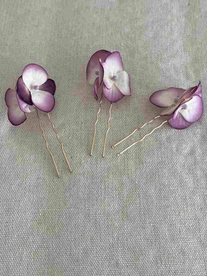 TRIO FLORES MAGENTA Y CRUDO para venta al por mayor de CAPELLINA