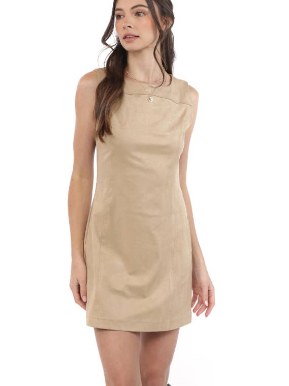Groove Faux Suede Mod Mini Kjole : TAUPE for engroshandel hos Sadie & Sage