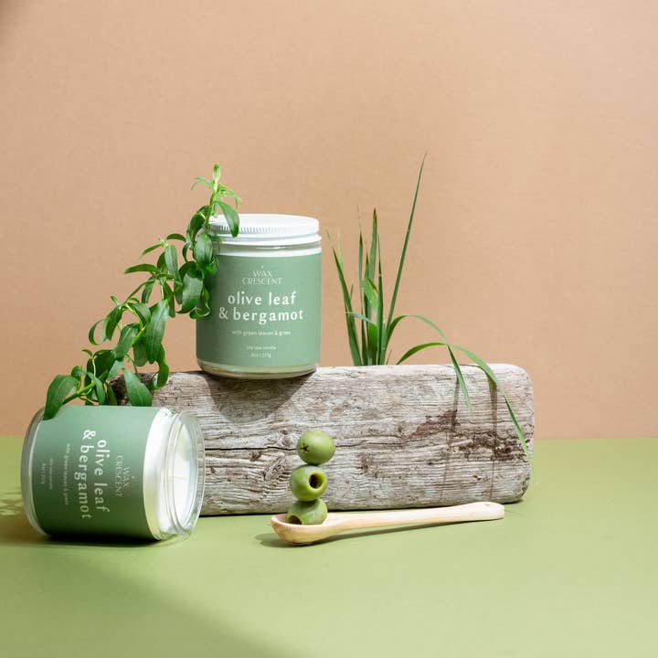 Candela di cera di soia alla foglia d'olivo e bergamotto per la vendita all'ingrosso da parte di Wax Crescent