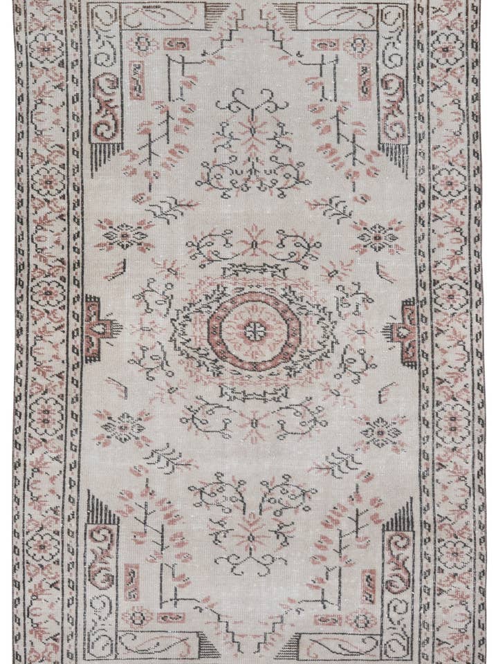 Khadija - 4'8" x 8'2" por atacado de Biev