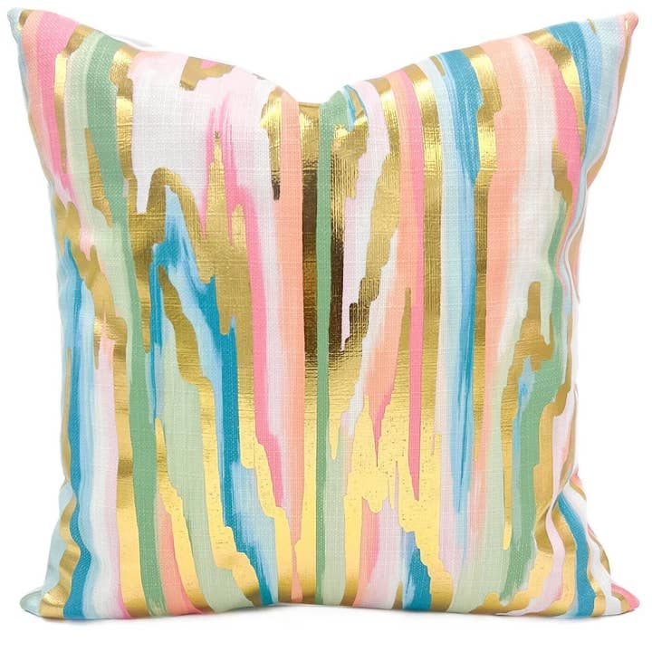 Cojín de Mármol Abstracto Cortnei de Lámina Dorada para venta al por mayor de Rachel Brooks Design, LLC