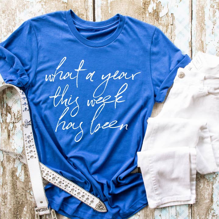 Maglietta "Che Settimana Questo Anno È Stato" - Regalo per lei per la vendita all'ingrosso da parte di Calypso Rose Designs