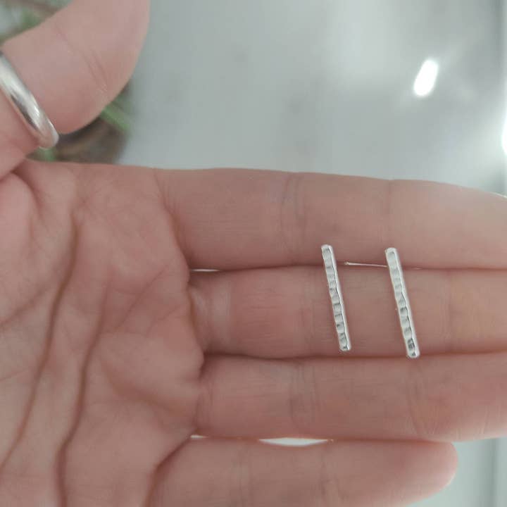 Dena oorbellen van gehamerd sterling zilver voor wholesale door Darama Joyas