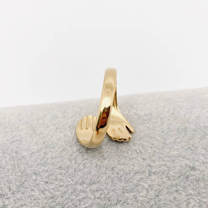 Mio Queena - Wholesale Cocktail/Statement Ring - Hands Cuddling Gold Plated Stainless Steel Ring - FGS