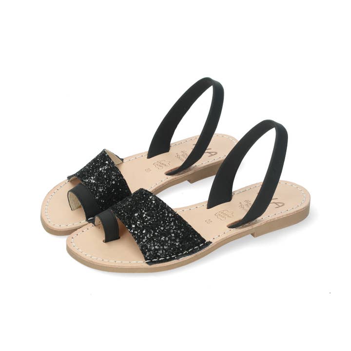 Vingersandaal voor dames in glitter, zwarte glitter voor wholesale door Ria Menorca