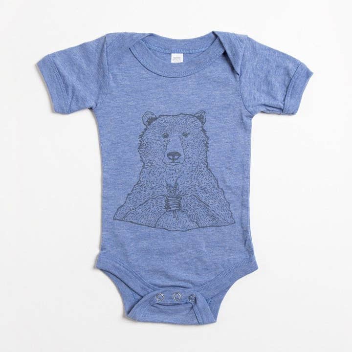 Body bébé ours et fleurs pour la vente par Bird and Buffalo