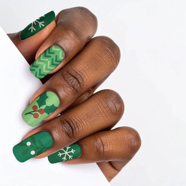 FYNE BODY - Wholesale Press-On/Fake Nails - Evergreen Dazzle Enchantment Press-On Nails94