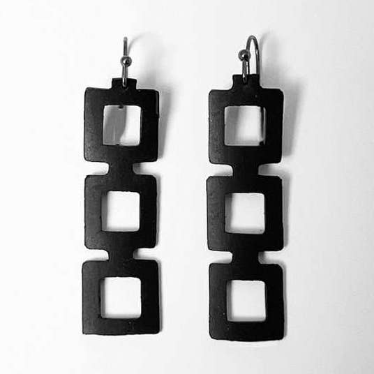 Boucles d'oreilles en chambre à air de vélo Chain Reaction pour la vente par Kaden & Kai