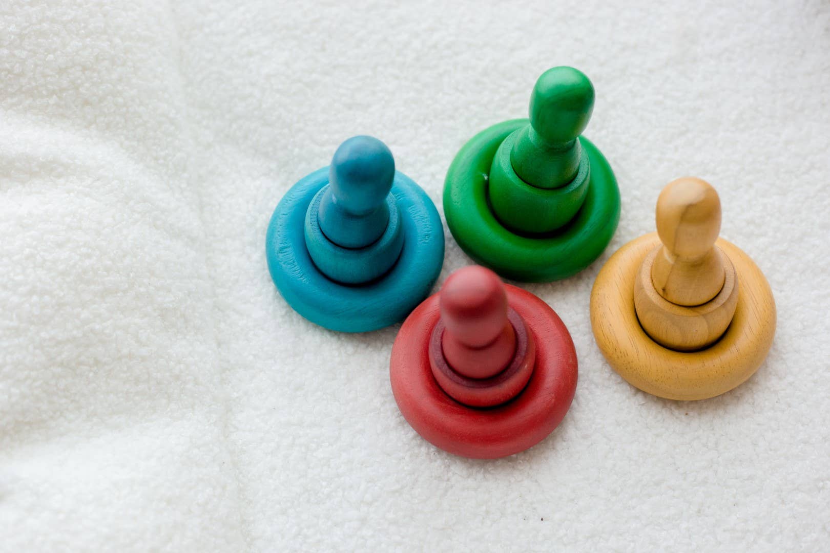 Q Toys – Großhandel Spielzeugset – Kinder – Rainbow People Becher und Ringe4