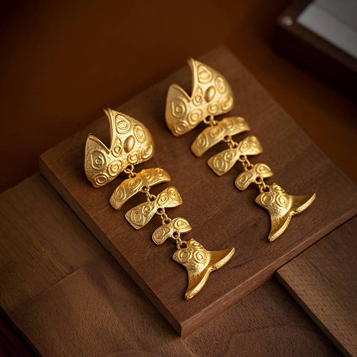 LanLivia - Venta al por mayor Pendientes colgantes - Pendientes de espina de pescado gruesa chapados en oro: pieza llamativa de inspiración vintage