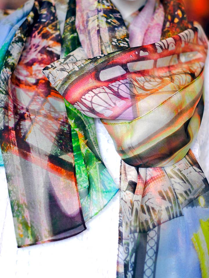 Silke Chiffon tørklæde „Paris Montage“ 180cmx65cm. for engroshandel hos Bluyonda Silk Scarves