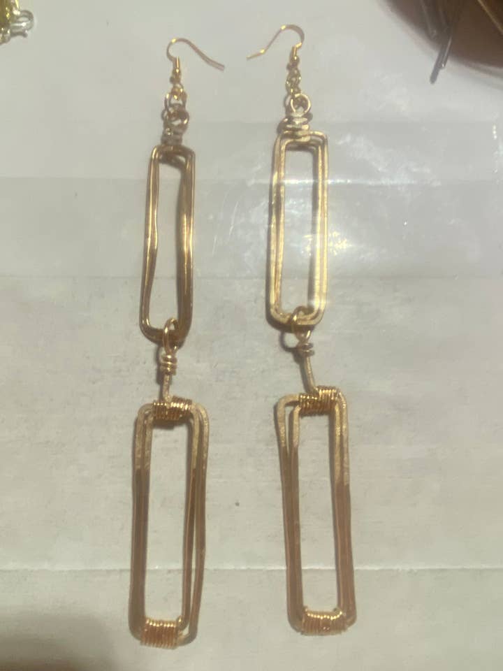 Lineære rektangel spiral skulderstøv øreringe for engroshandel hos Angela Catirina Jones