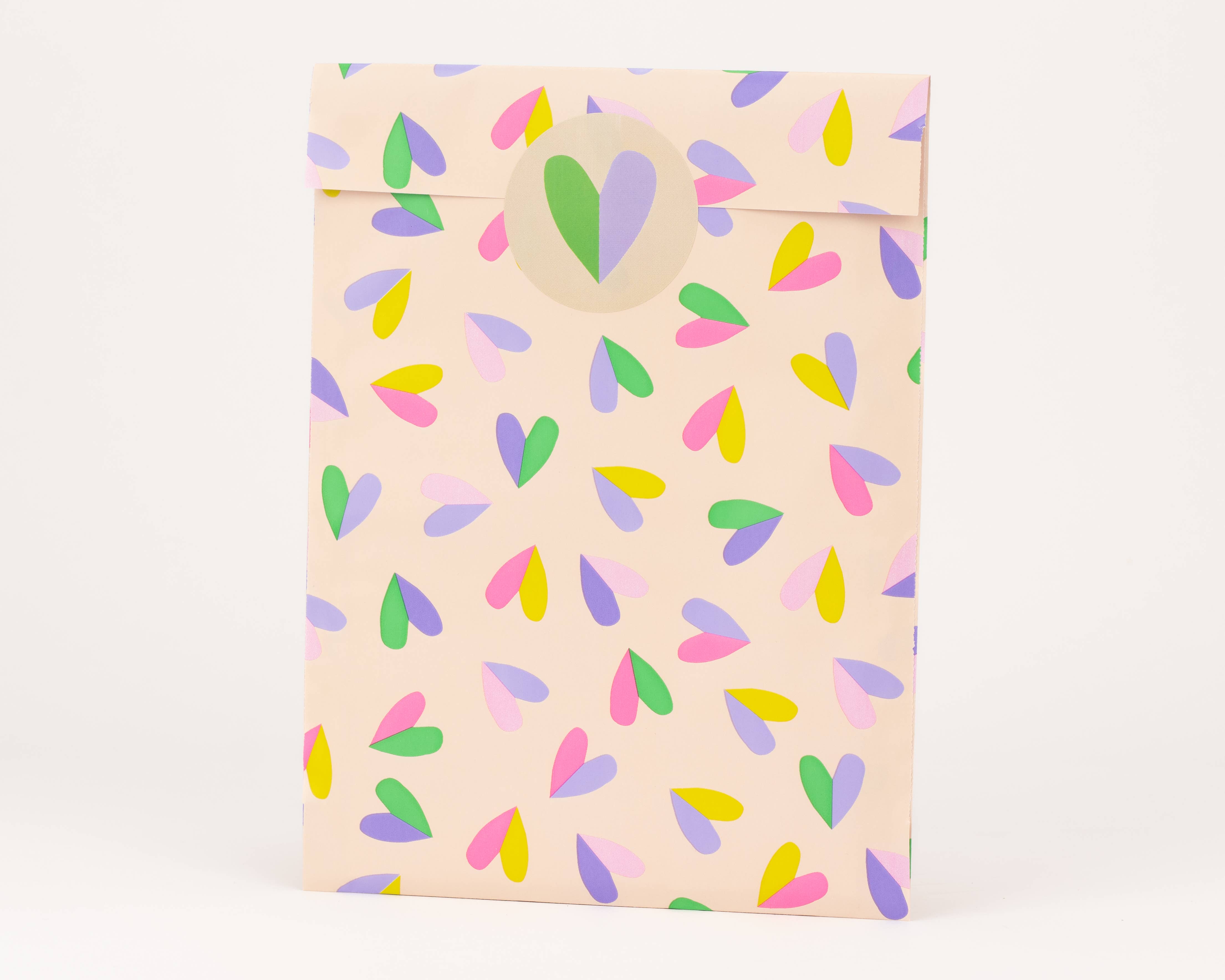 liebevoll verpackt – Großhandel Geschenktüten – Papiertüten Herzflatter, Beige / Pink / Flieder1