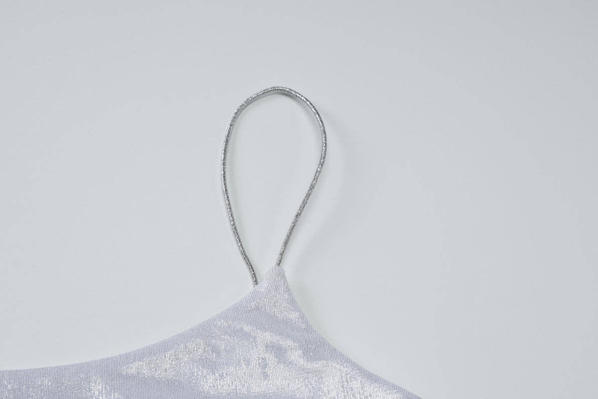 Argent Robe Maxi Fendue Froncée Nouvelle Déesse Sultry 2025 en vente sur Faire9