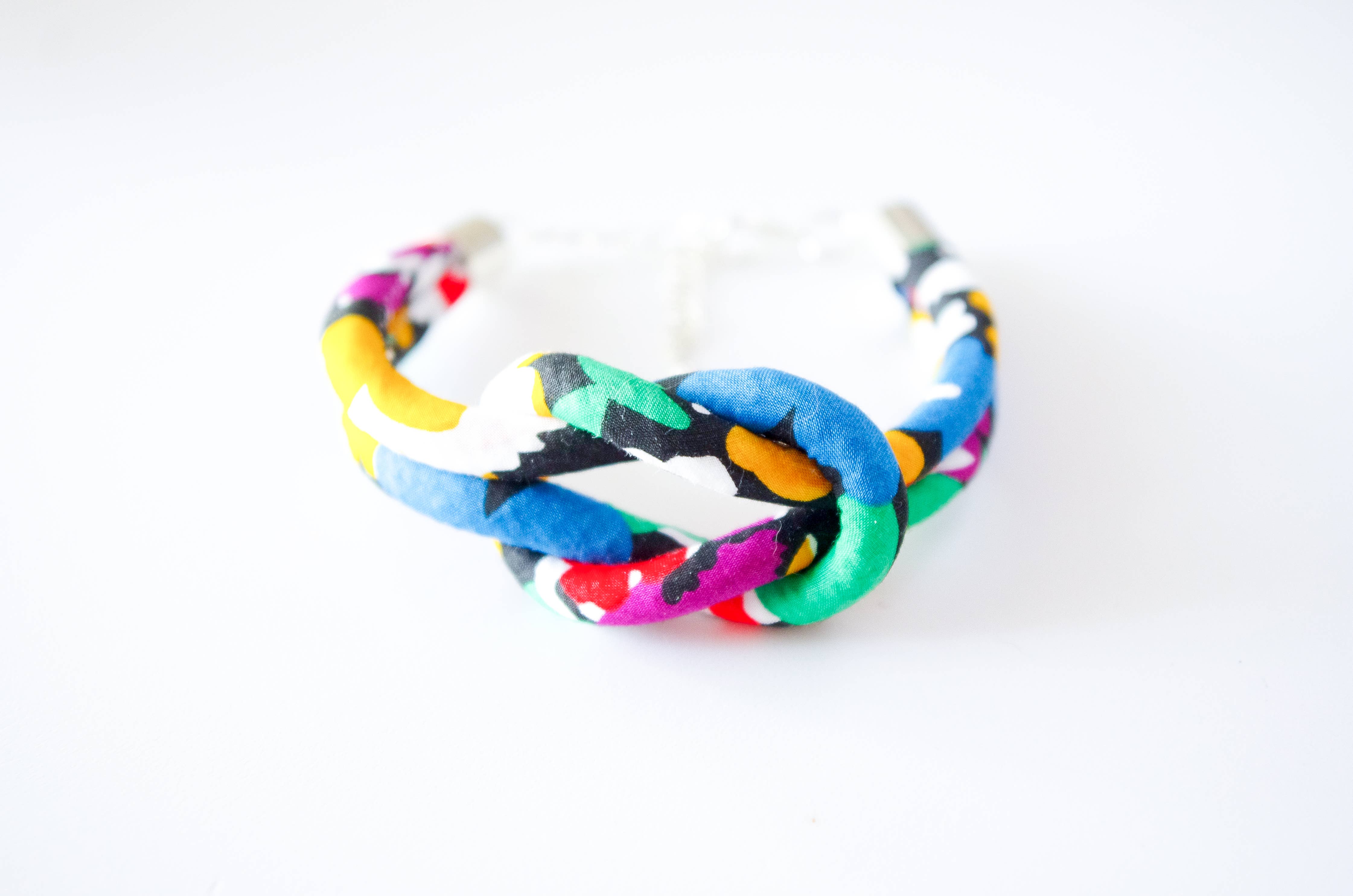 Bunny Bosworth – wholesale Woven/braided bracelet – Reef Knot Bracelet in Liberty Print Fabric - Deco Florals0