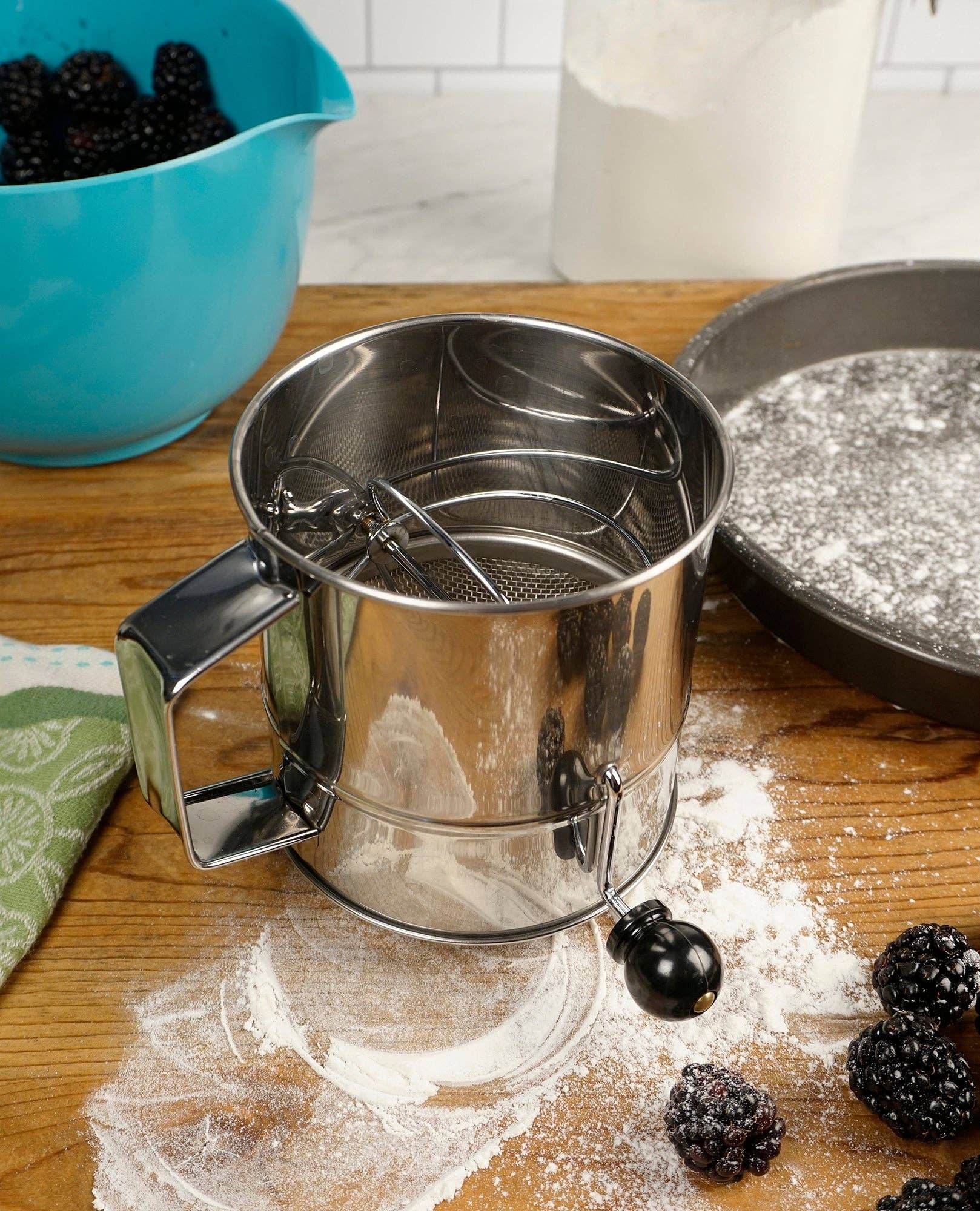 RSVP International - Vente Tamis - Tamis à farine style manivelle - 5 tasses5