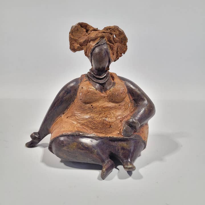 Bronzeskulptur „Bobaraba Ida“ af Hamidou | 16cm 1kg for engroshandel hos Moogoo Creative Africa