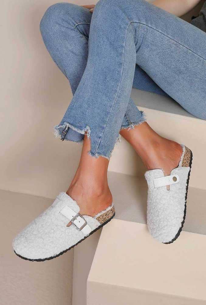 Joia Paris - Wholesale Mules - Women's - Flat moumouted mule with fur and buckle 87XQ2