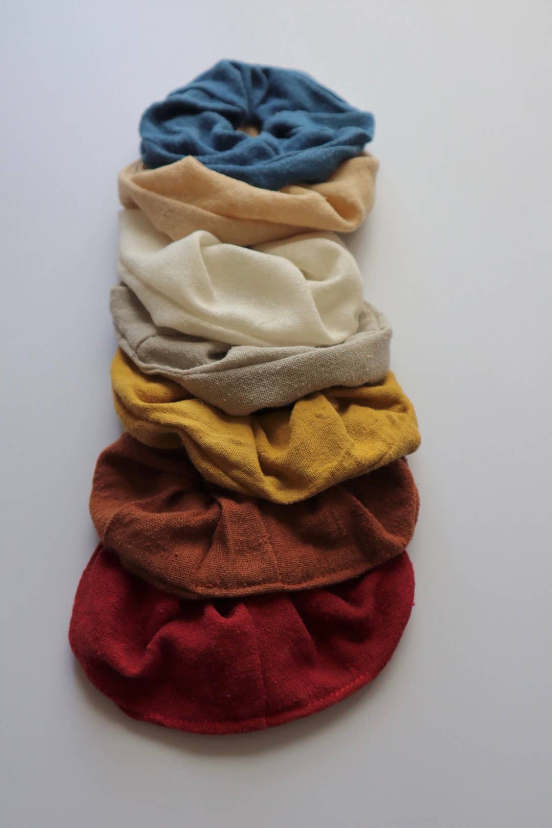 Eco Raw Studio – wholesale Scrunchie - Dam – Hårsnoddar i råsilke med naturlig färgning4