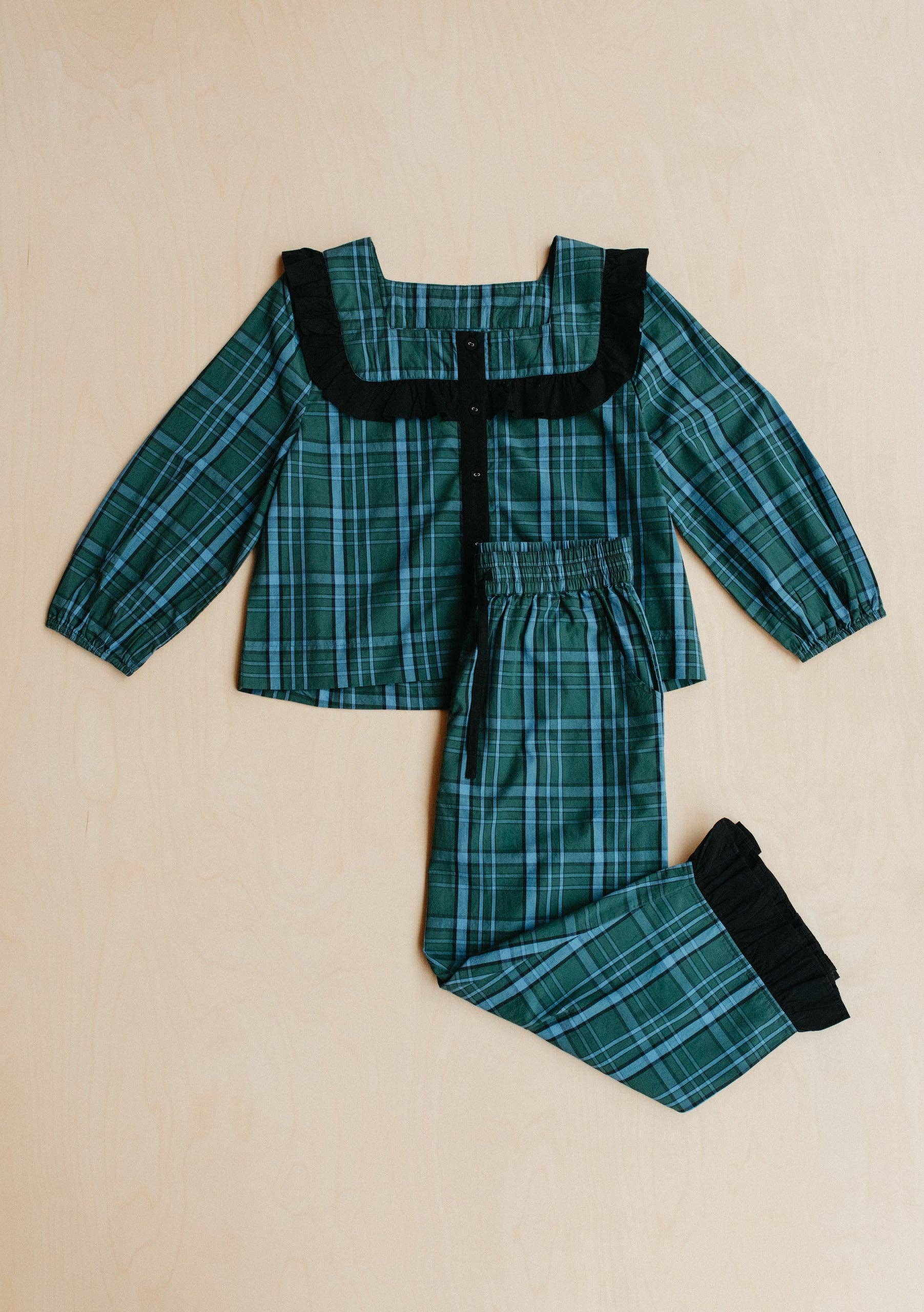TBCo – wholesale Sleepwear set – Women's – Cropped Cotton Pyjamas in Green Tartan7