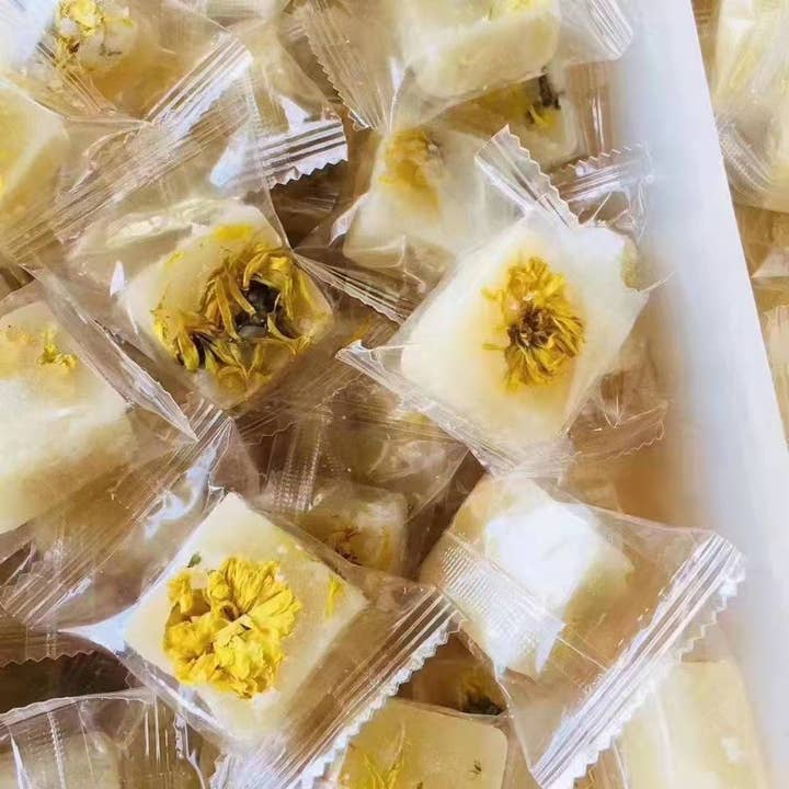 The Grateful Tea Co - Wholesale Sugar/Sweetener - Gourmet Honey Sugar Cubes with flowers and fruit