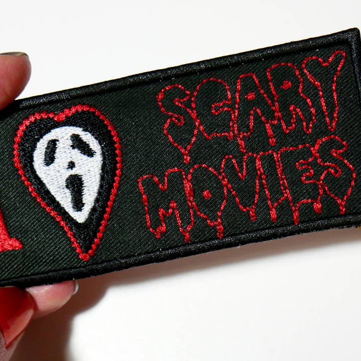 Écusson thermocollant « I Love Scary Movies Scream » pour la vente par Junkyard Witch