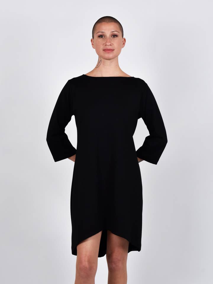 Ibis Dress 2 em 1 em Preto por atacado de Paridaez