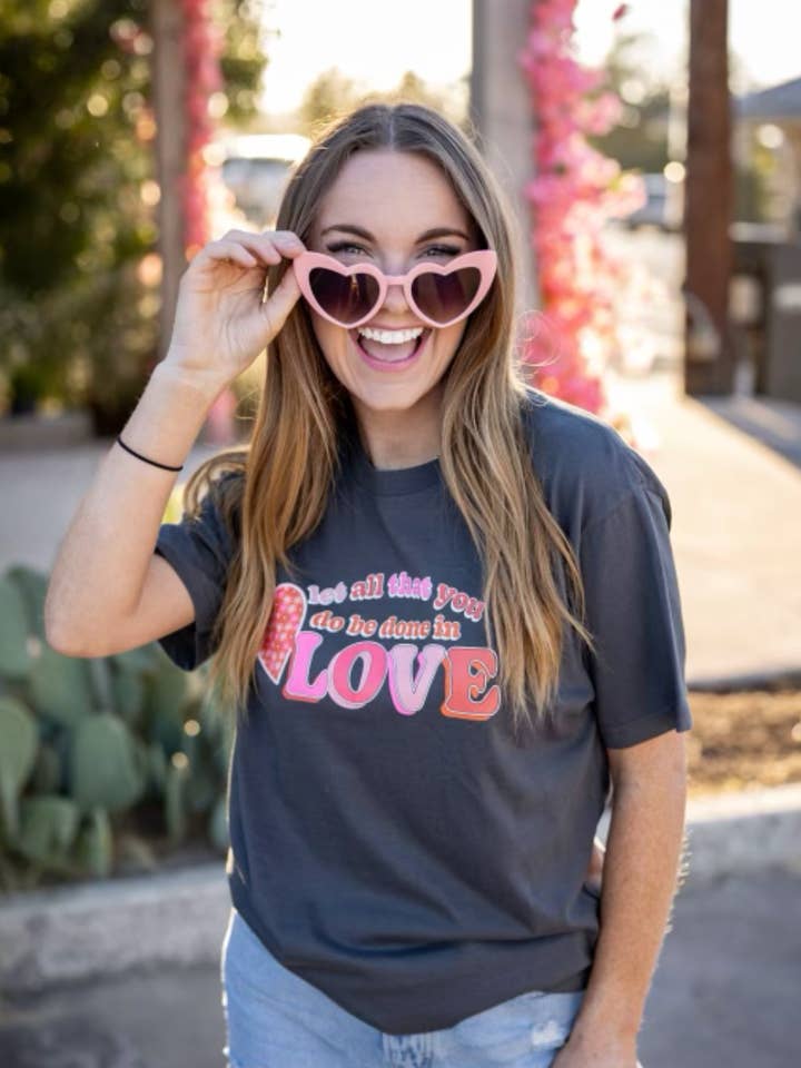 Be Done in Love - Manica corta (antracite) per la vendita all'ingrosso da parte di Jadelynn Brooke