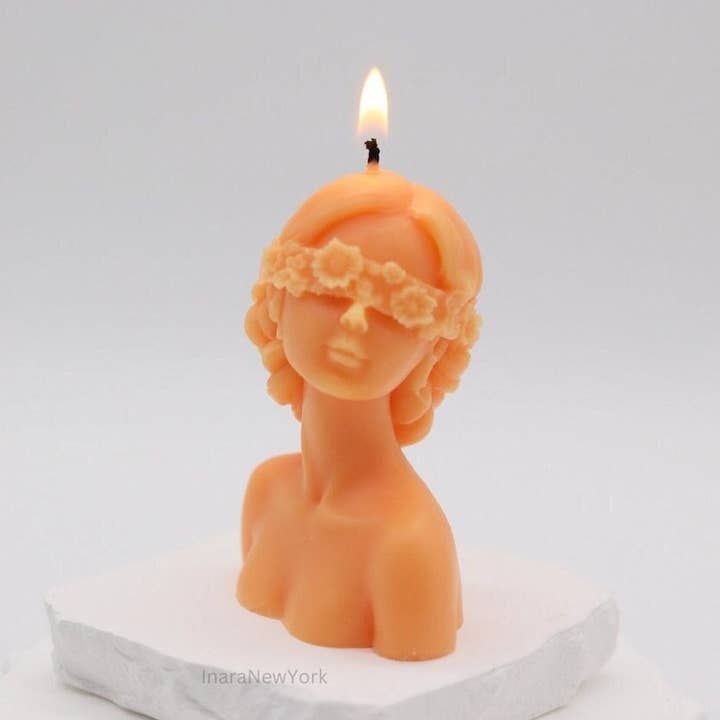 Vela escultórica de dama con los ojos cerrados y vendados para venta al por mayor de Inara New York