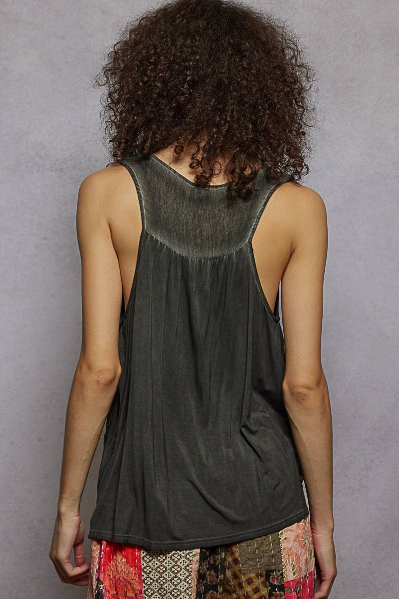 Pol Clothing - Wholesale Blouse - Women's - Sleeveless contrast floral lace crochet detail v-neck top3