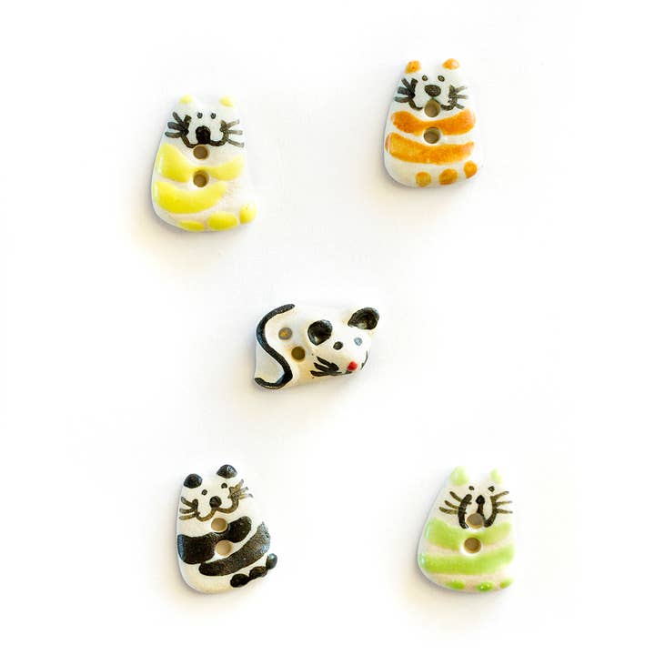 L23 Cat and Mouse Buttons for wholesale by Incomparable Buttons