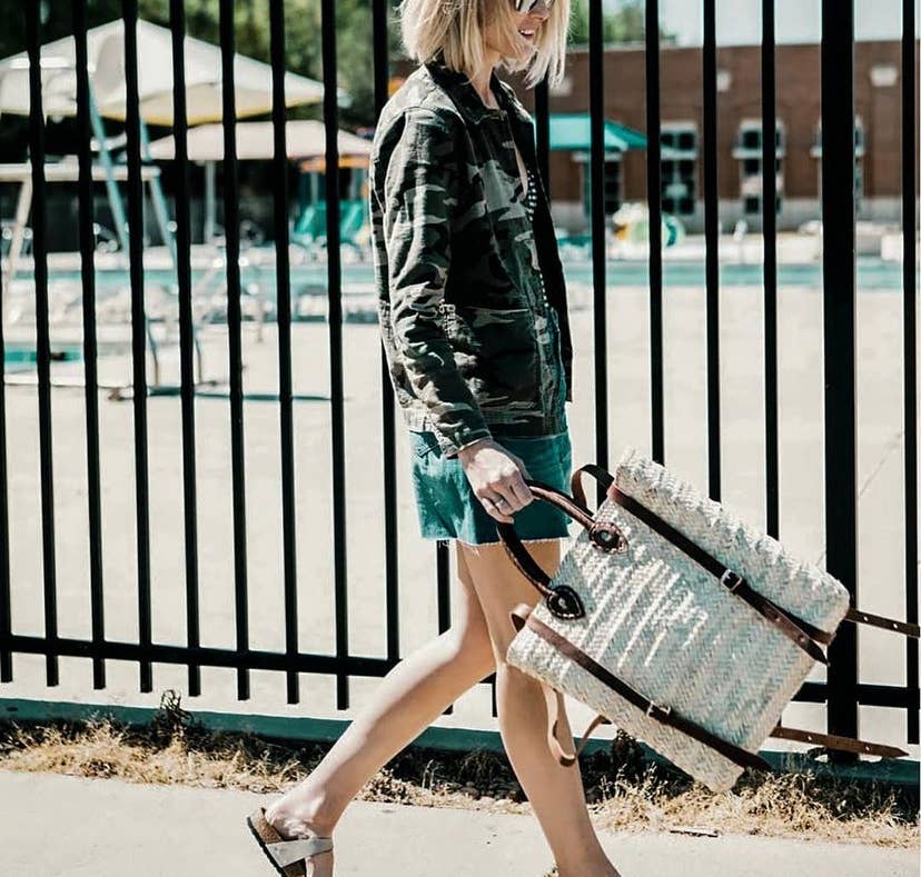 Mikwi – Großhandel Strandtaschen – Strandtasche aus Stroh mit Lederriemen - Rucksack aus Stroh13