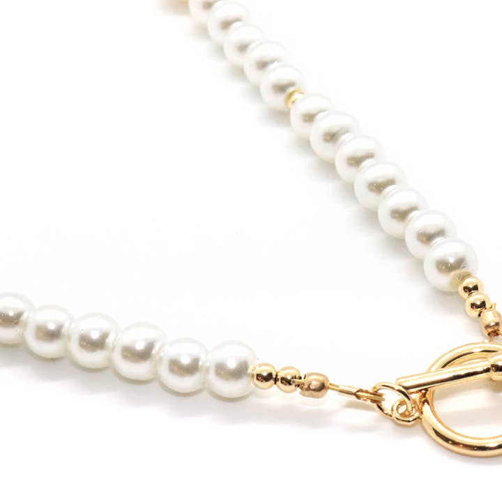 White Elegant All Pearls Choker With Front Clasp for wholesale by Jessica Santander