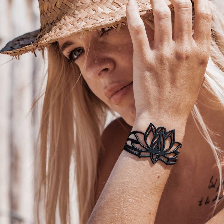 Bracelet Mantra pour la vente par LadyGum