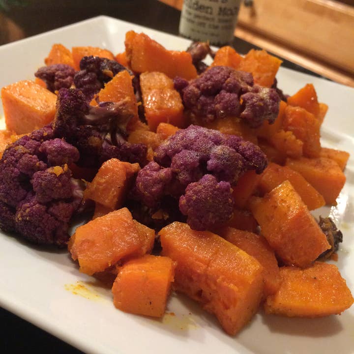 Mom's Gourmet LLC - Wholesale Dried Spice Mix - Gallopin' Gourmet Shake2