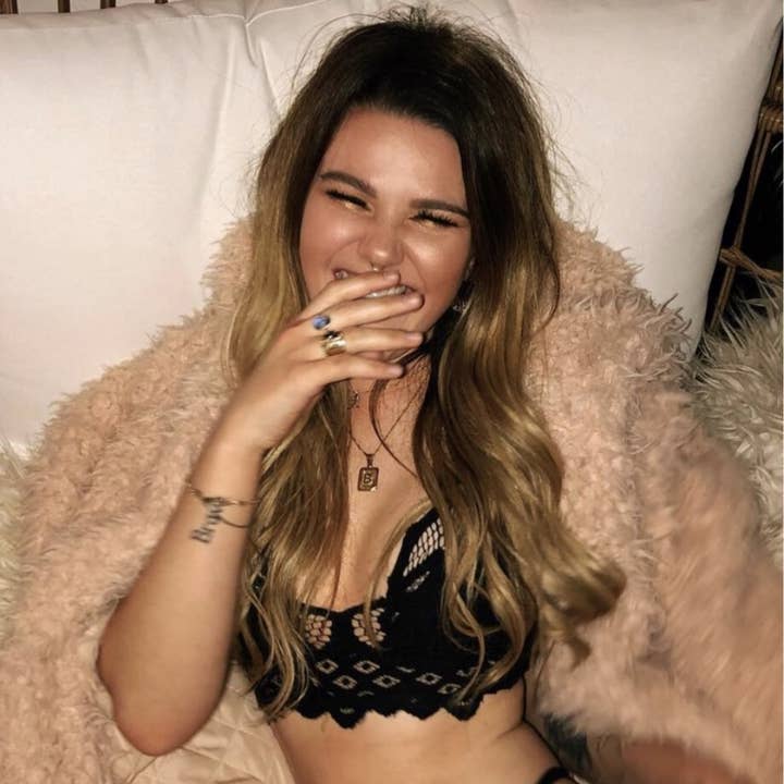 Kismet Showroom - Wholesale Pendant/Charm Necklace - Honey Initial Necklace20