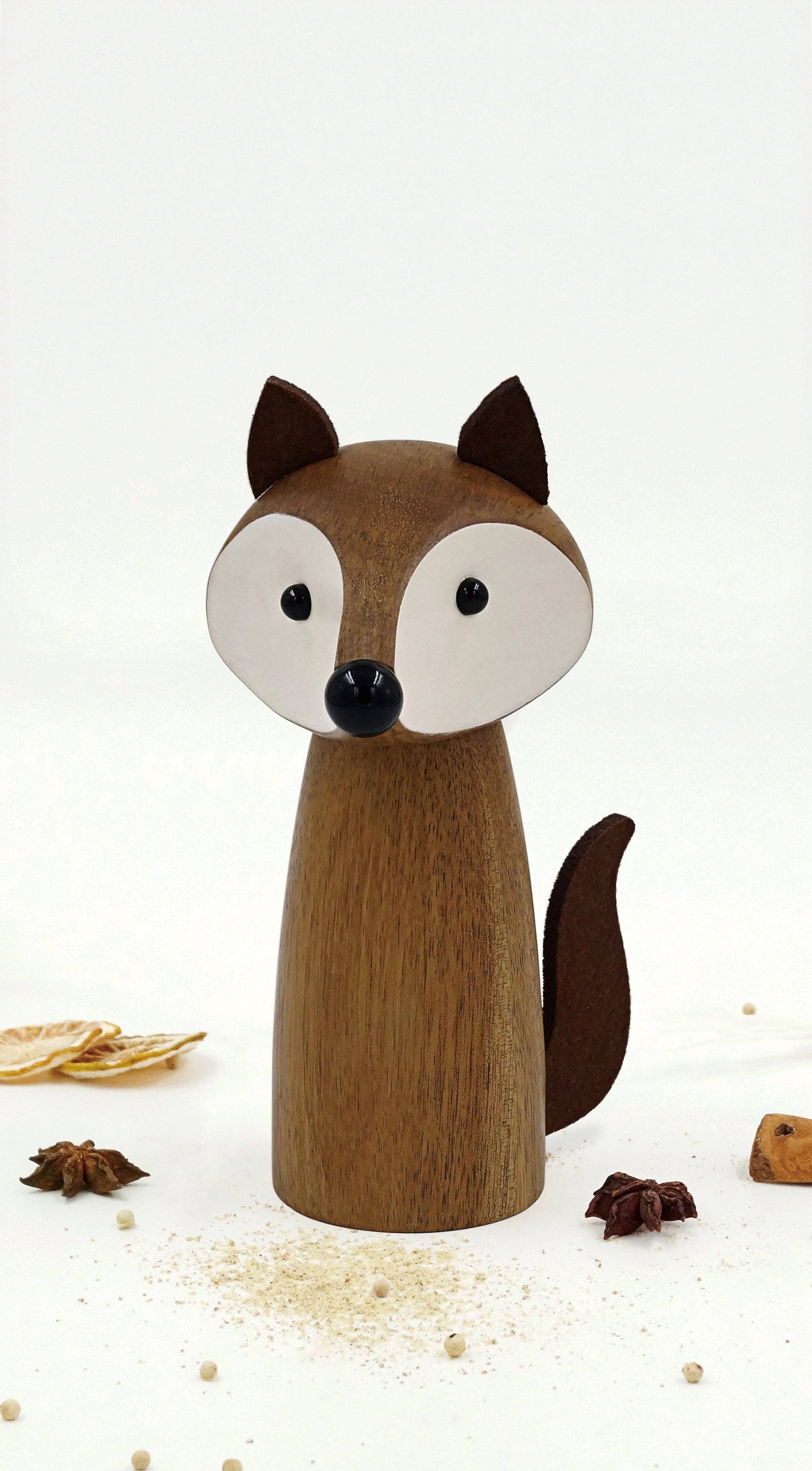 Peterson Houseware & Artwares US - Wholesale Salt & Pepper Shaker Set - Wooden Fox Salt/Pepper Mill3