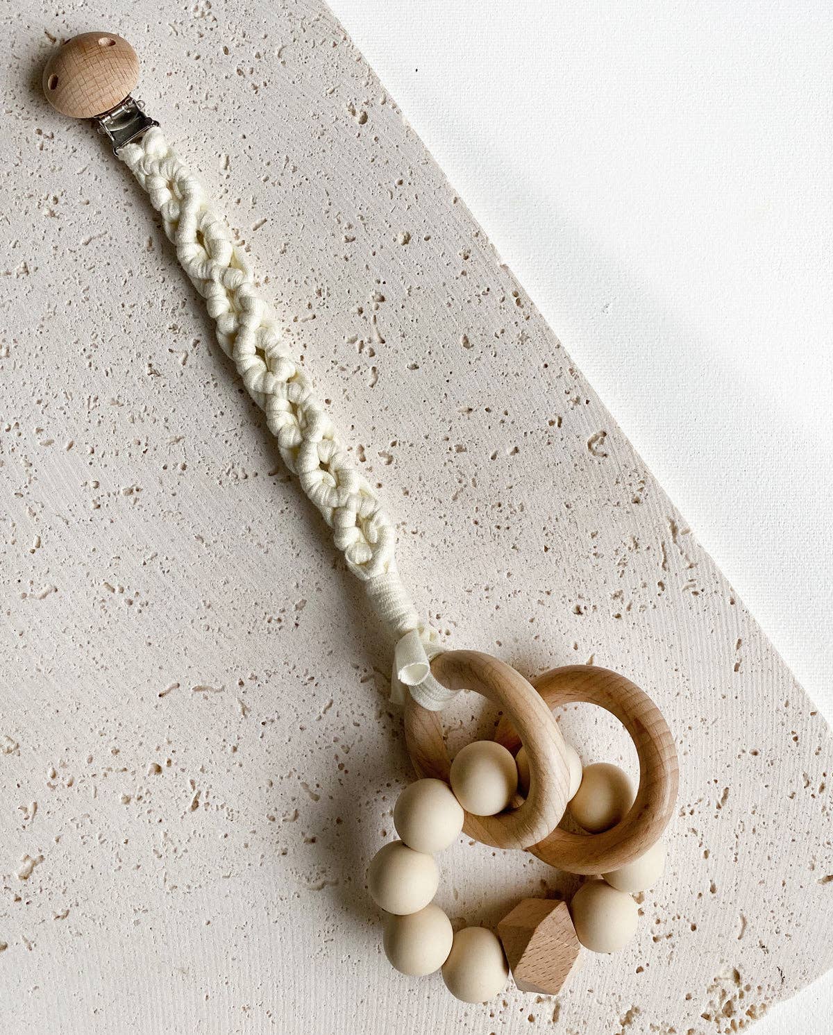 UNIQUE LOVE Design – Clips para chupeta - Bebé por atacado – Prendedor de chupeta macramê - off white2