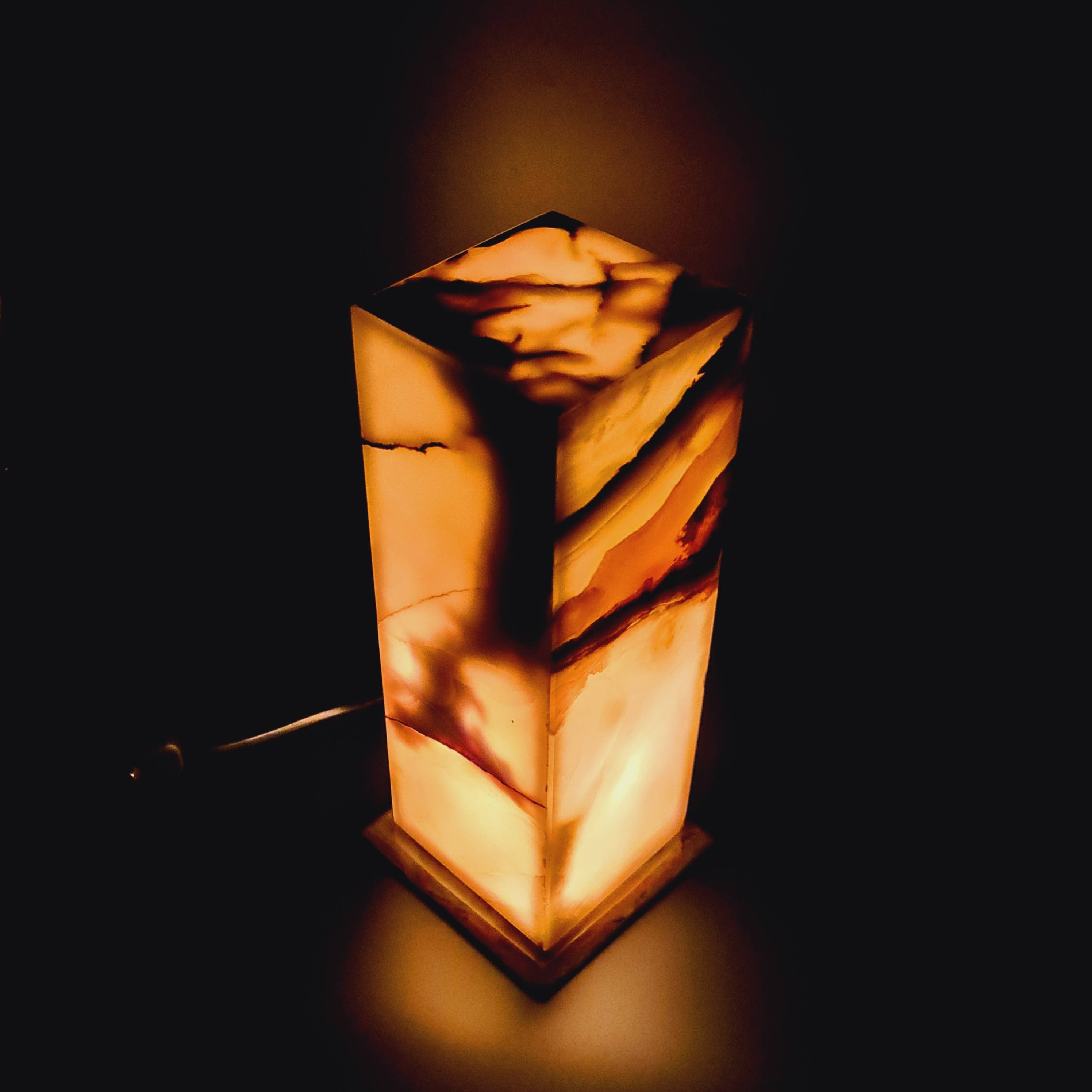 Gemstone Gifts Ltd. – wholesale Accent/desk lamp – Onyx Cube Tower Lamp 12"3