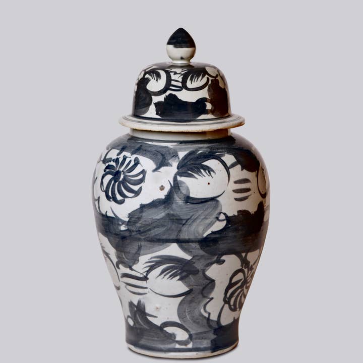 Barattolo rustico in porcellana blu e bianca con motivo floreale per la vendita all'ingrosso da parte di Cobalt Guild