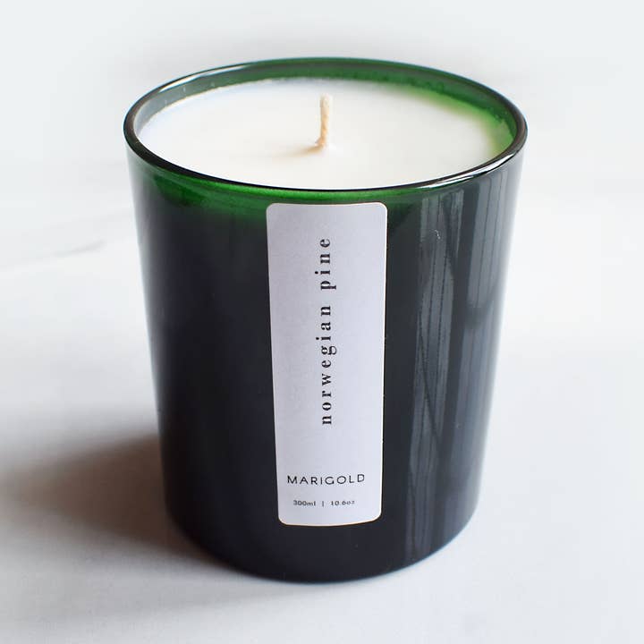 Nachhaltige Duftkerze aus Sojawachs im nachfüllbaren 300ml-Glas, Duft: Norwegische Kiefer für den Großhandel von Marigold Charms