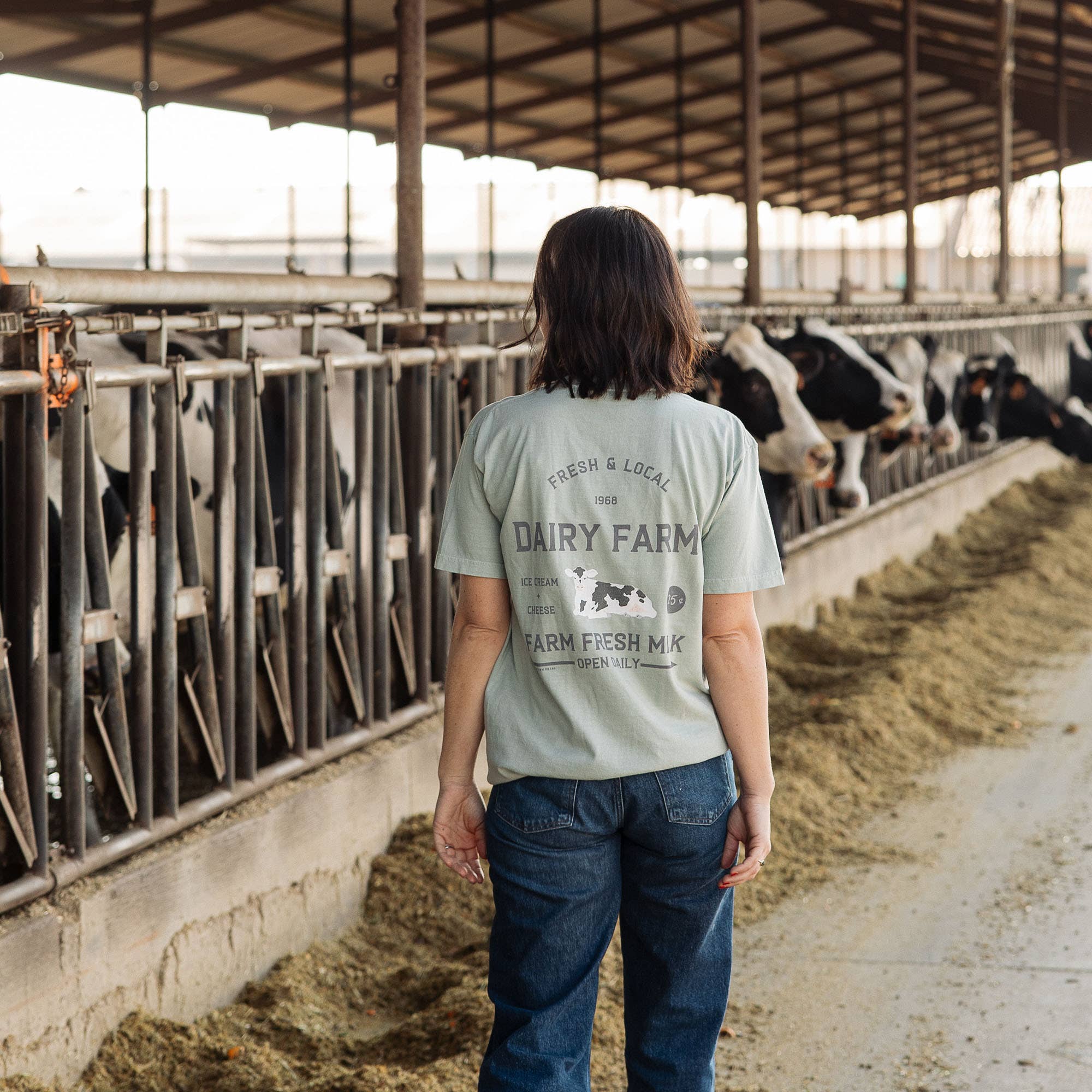 Paper Farm Press - Vente T-shirt à imprimés – femme - T-shirt du marché des producteurs laitiers - Baie2