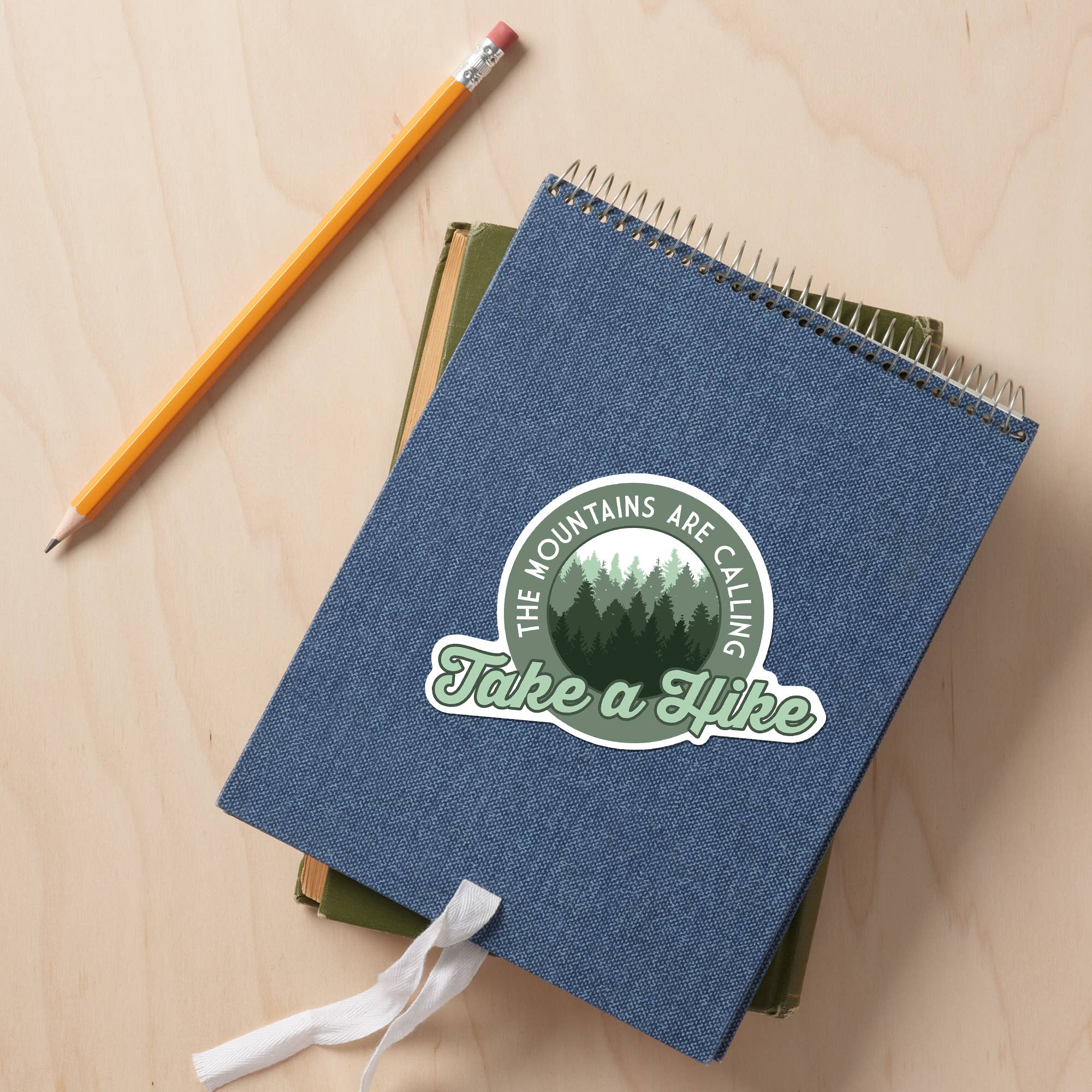 Lantern Press - Vendita all'ingrosso Adesivo - ADESIVI La montagna chiama, fai un'escursione2