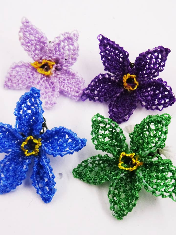 Kleine Blumen aus Nadelspitze für den Großhandel von Meli Design