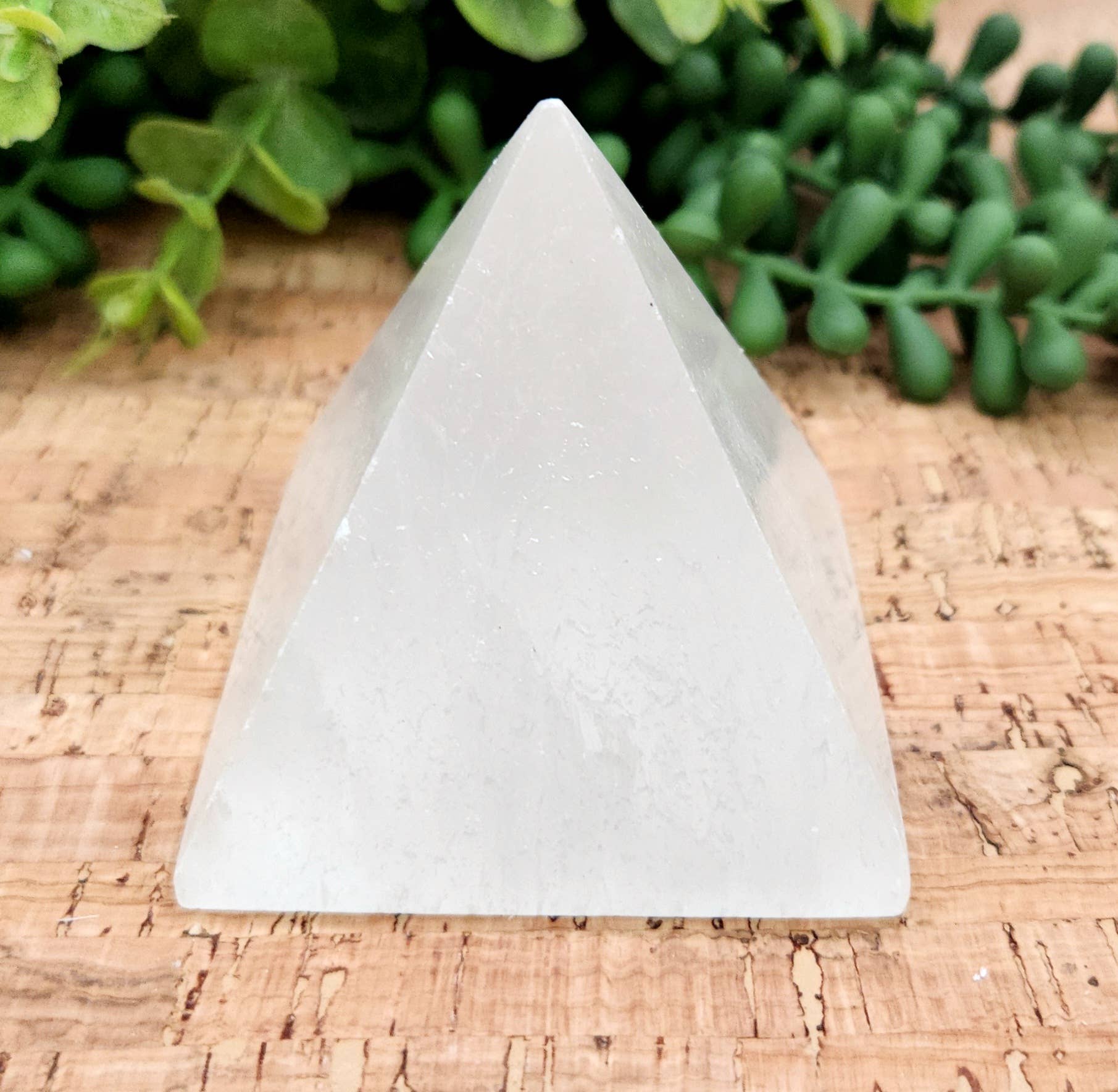 Meraki Gemstones - Vendita all'ingrosso Pietra/cristallo spirituale - Piramide di Selenite per Ricarica/Purificazione - Dimensioni Approssimative 5-6cm0
