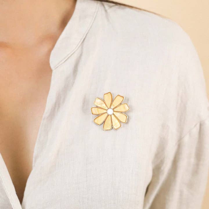 Nature Bijoux – wholesale Brosch – Botanic Brosch Blomblad Pärlemor Guldpläterad1