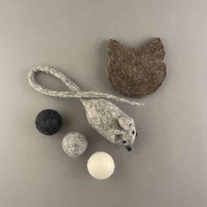 Pawsome Pet Toys - Wholesale Pet Toy Set - Cat - Natural wool and hemp cat toy set with 5 toys1