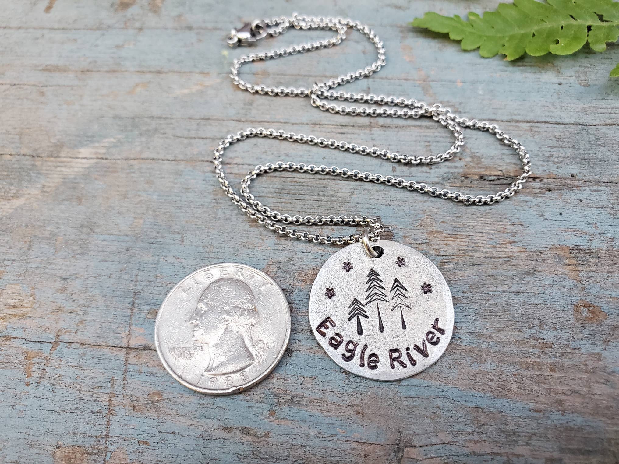 Kathryn's Collection - Vente Colliers à pendentif - Colliers personnalisés estampés à la main « Your Town »12