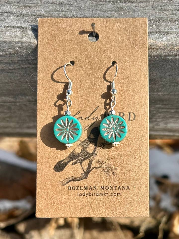 Boucles d'oreilles en forme d'étoile en verre gravé en forme de cercle turquoise et argent pour la vente par Lady Bird Market