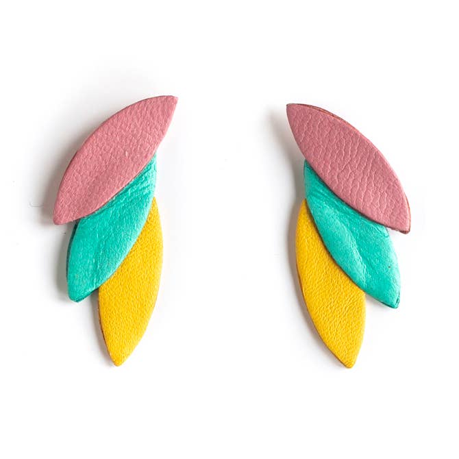 Tachas de couro com três pétalas - Rosa, Verde Mar, Amarelo por atacado de Chenoha Studio